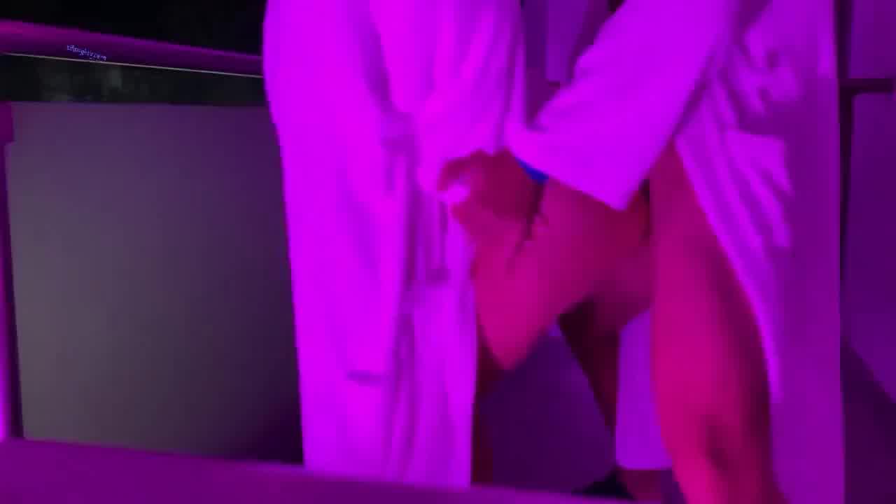  运动型妹子喜欢被插逼 的剧照10