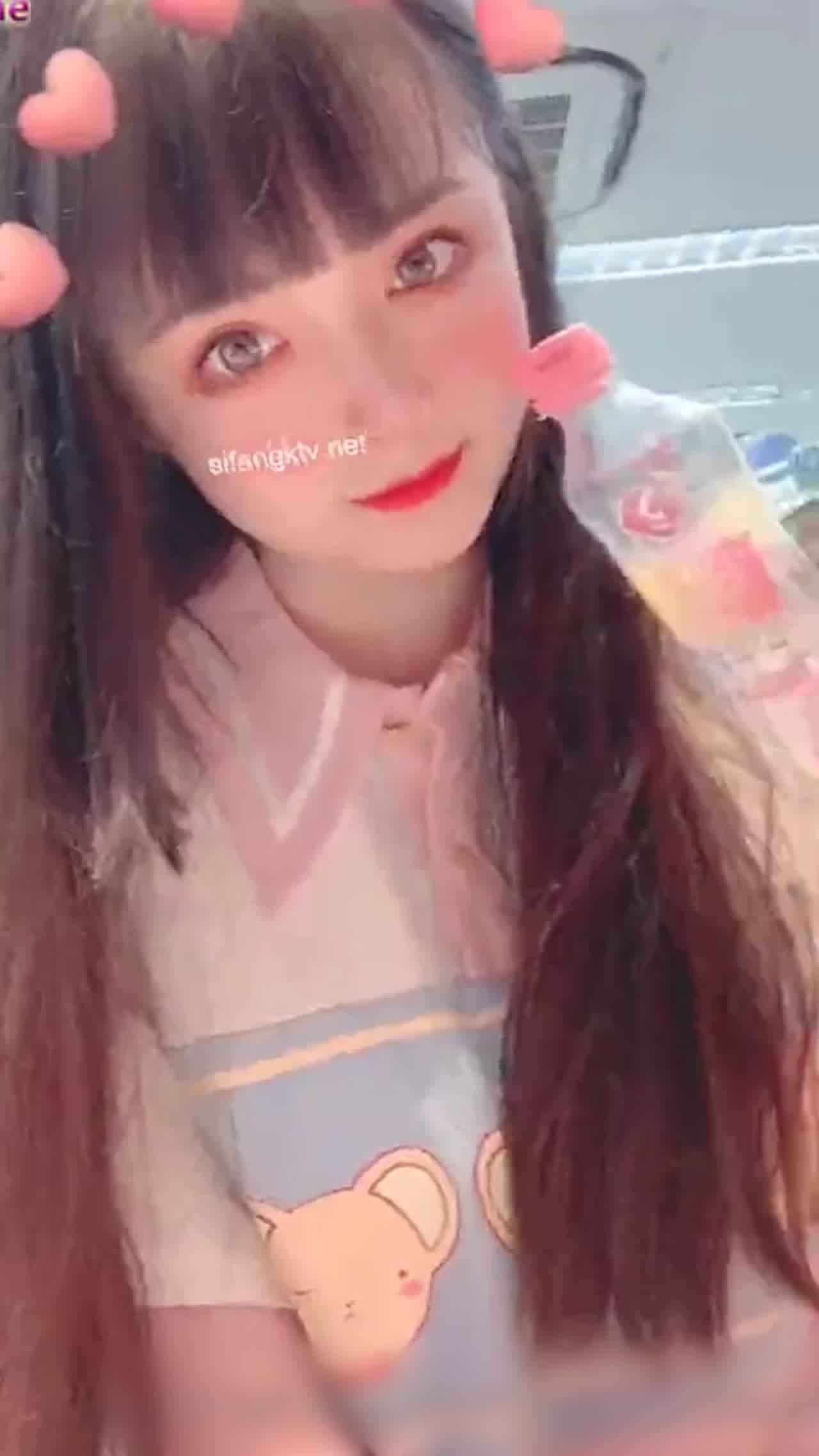  COS清凉写真粉丝露奶直播 的剧照3