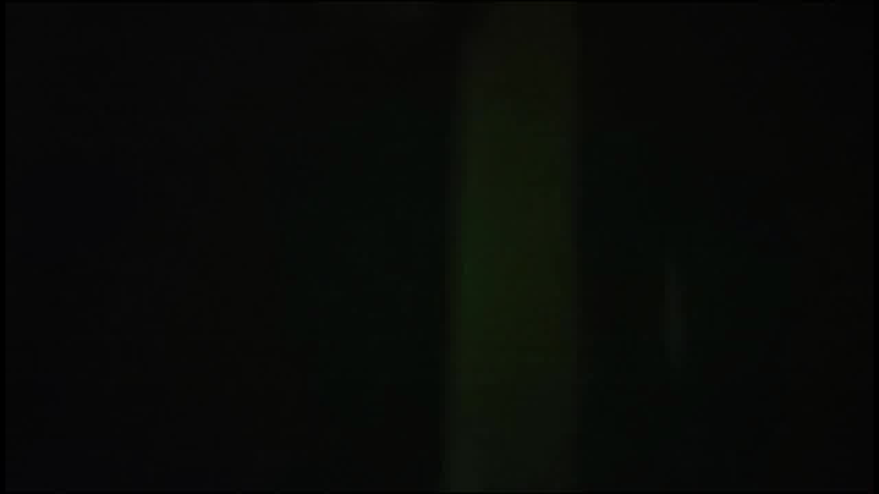  城中村嫖娼，搞着搞着女同事进来了，男的来了一句卧槽，套子掉进去了，无套内射。 的剧照2