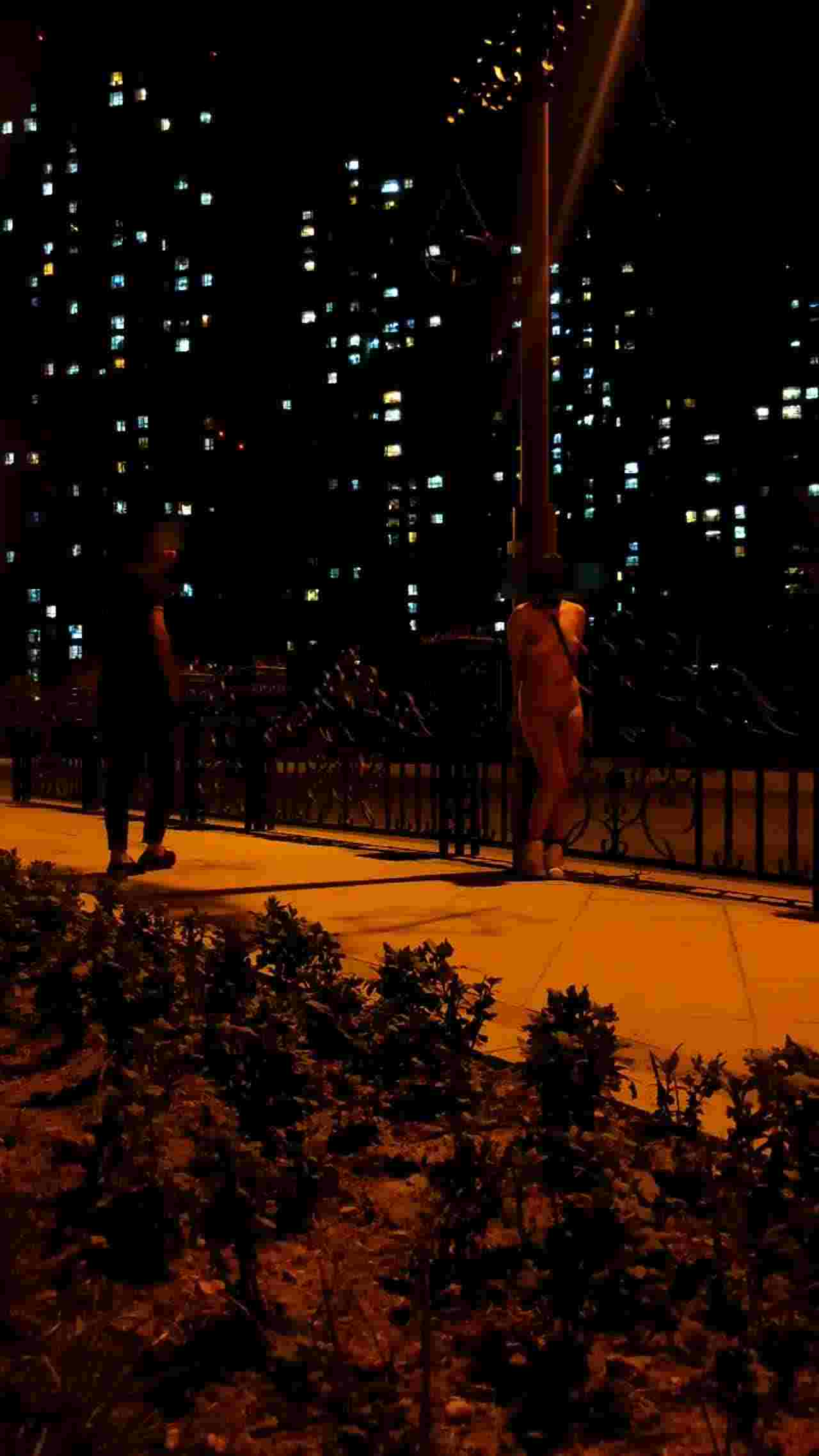  户外露出还多P 的剧照5