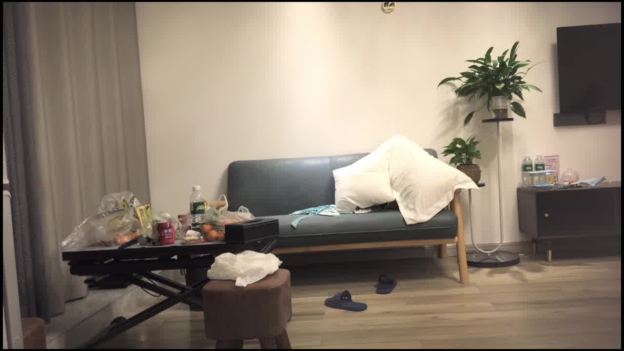  极品瑜伽人妻，大长腿，C罩杯，小伙舌吻调情，无套怒操骚穴，完美喷射，极致享受佳作 的剧照7