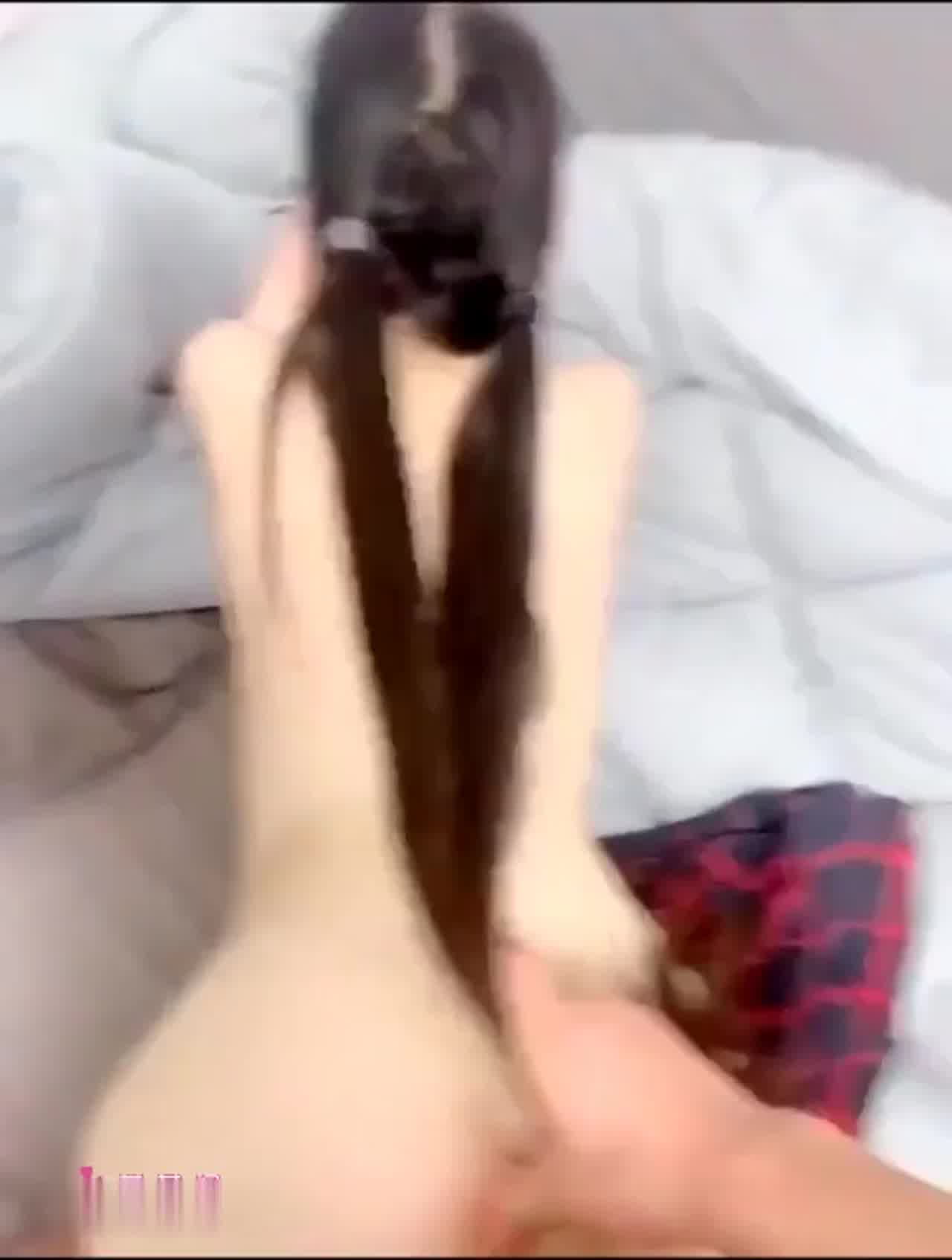  长发马尾妹爆菊现场 的剧照10