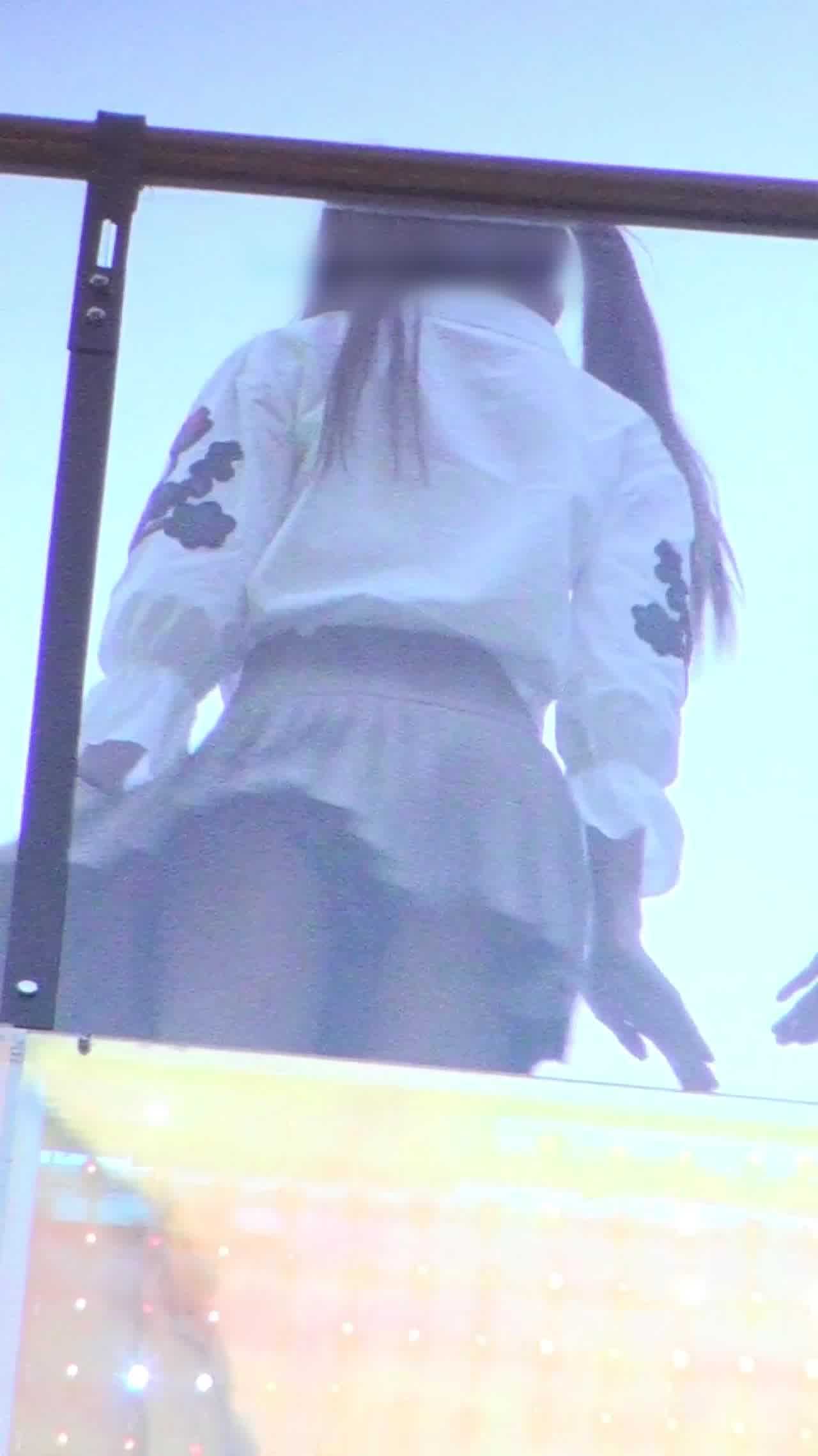  全网疯传！韩国美女啦啦队风中狂舞裙底风光一览无余 的剧照3