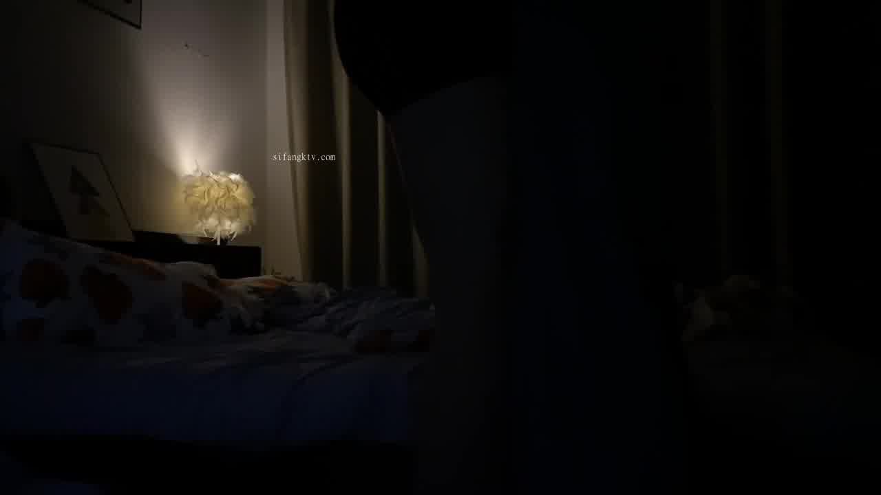  【清纯少女】 我是第几个”对白刺激~欲拒还迎，清纯嫩妹被小哥强行肉棒塞进嘴里，扒光爆肏内射白浆直流 的剧照7