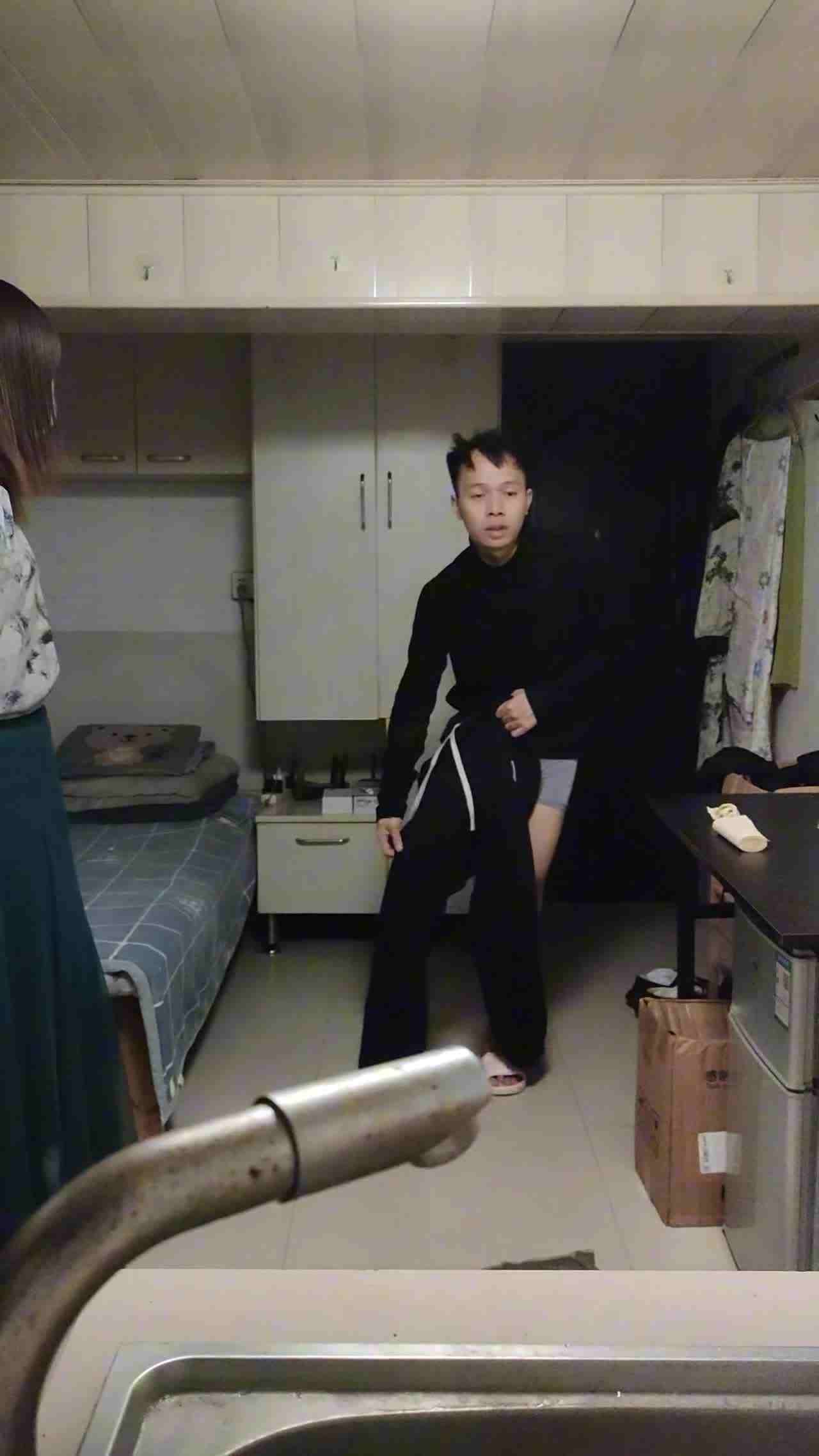  门事件 红姐视频合集 伪娘阿红玩直男系列完整版_04 的剧照1