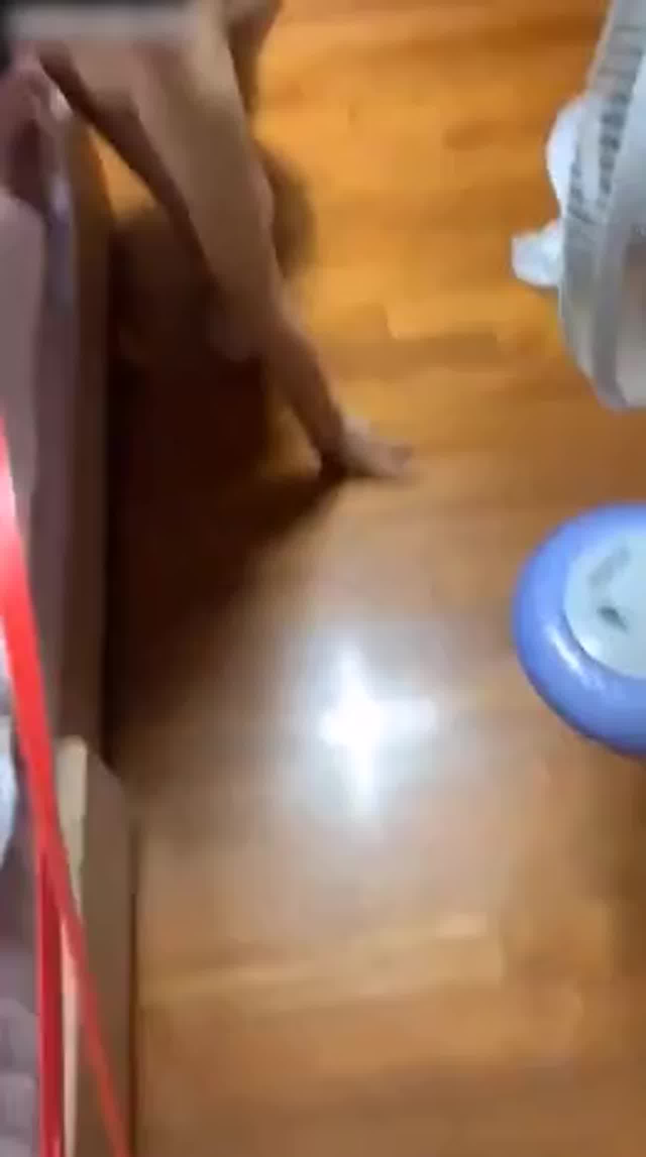  命令我家女友当小母狗训练 的剧照10