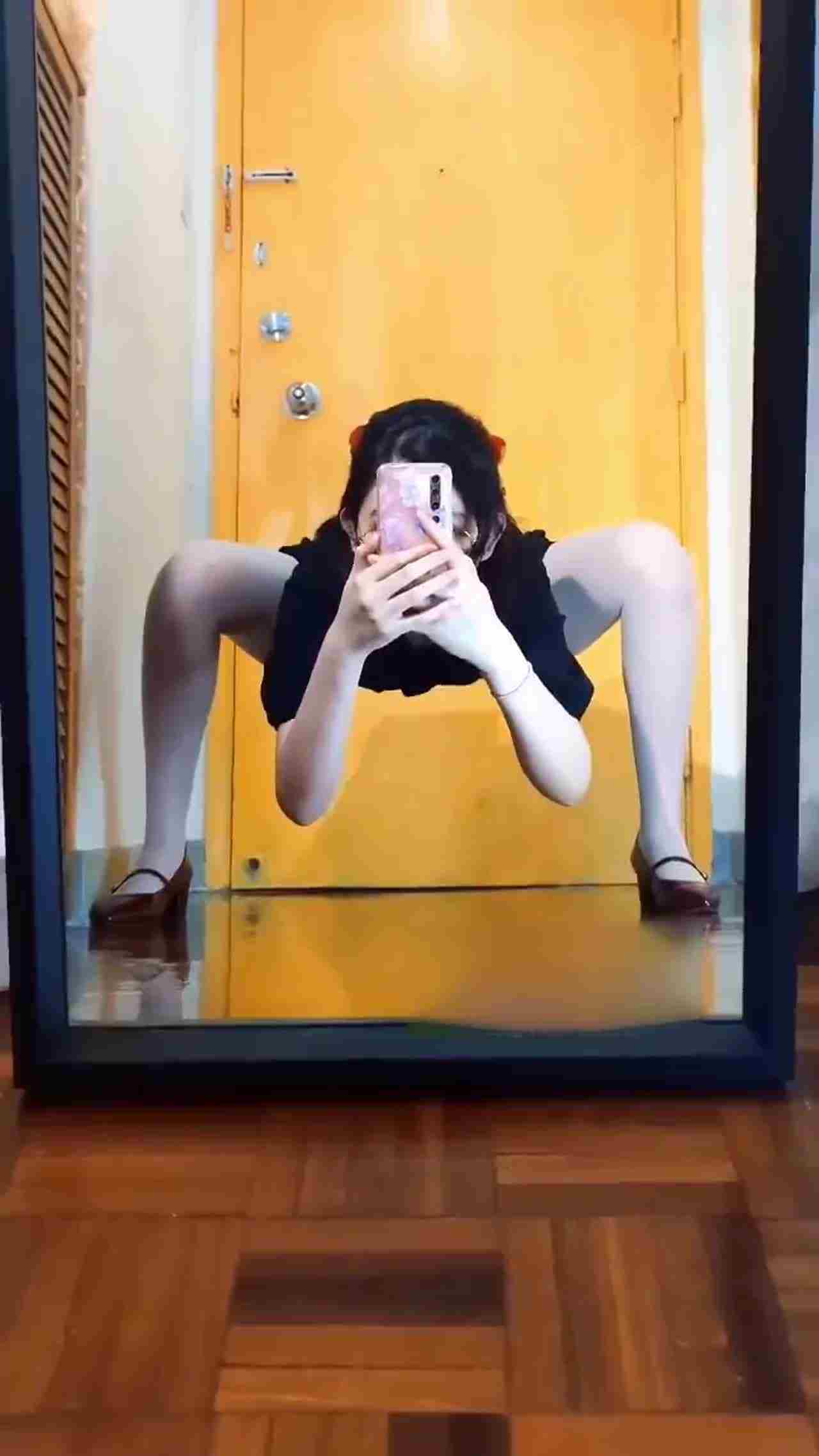  NAIMI变装肛塞大秀身材 的剧照9