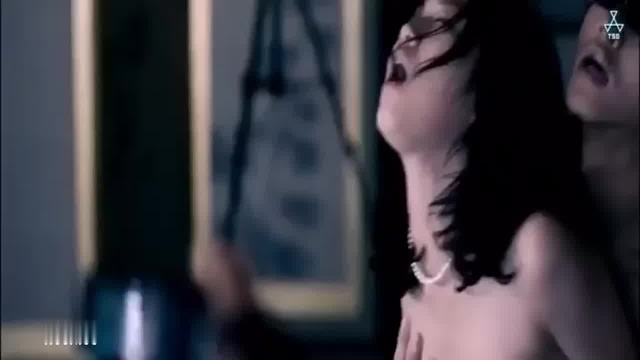  韩国三级 看着老婆屈服淫威的真面目 的剧照2