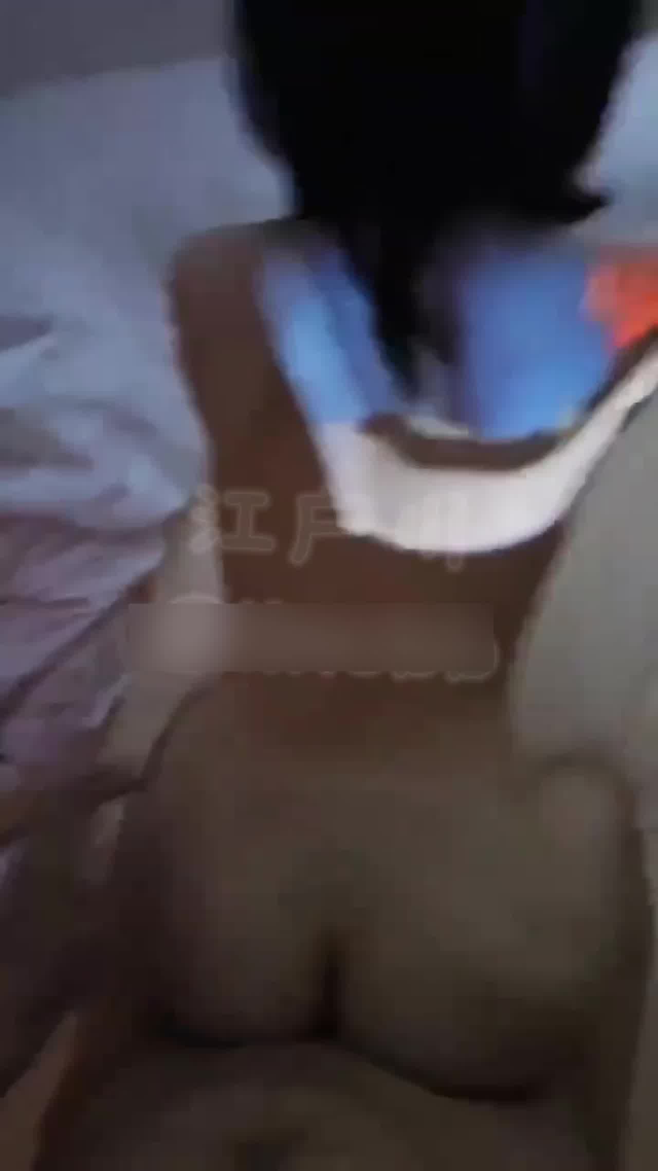  后入极品翘臀小骚货 的剧照5