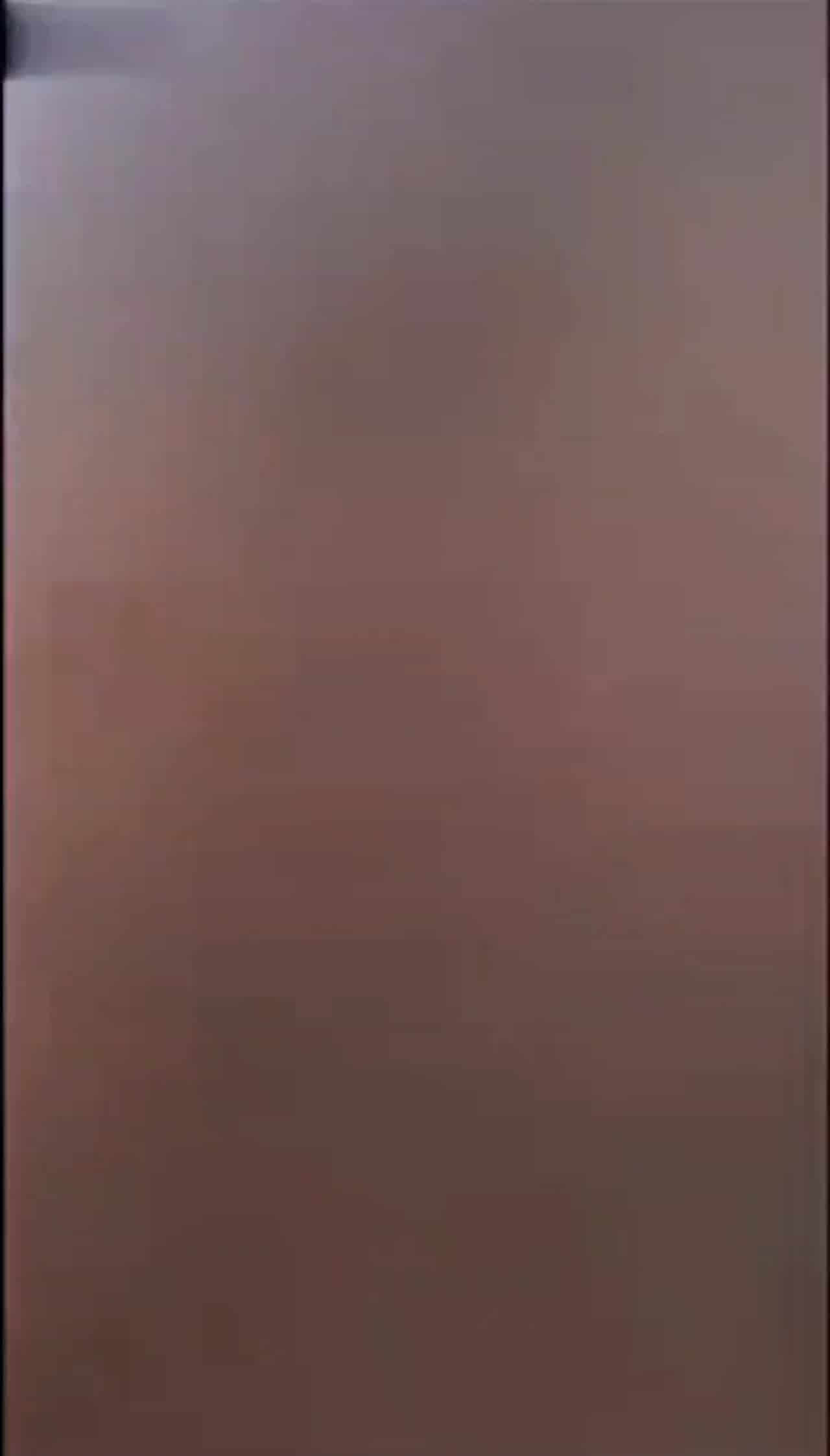  草地操逼隔着烂尾楼两边操 的剧照1