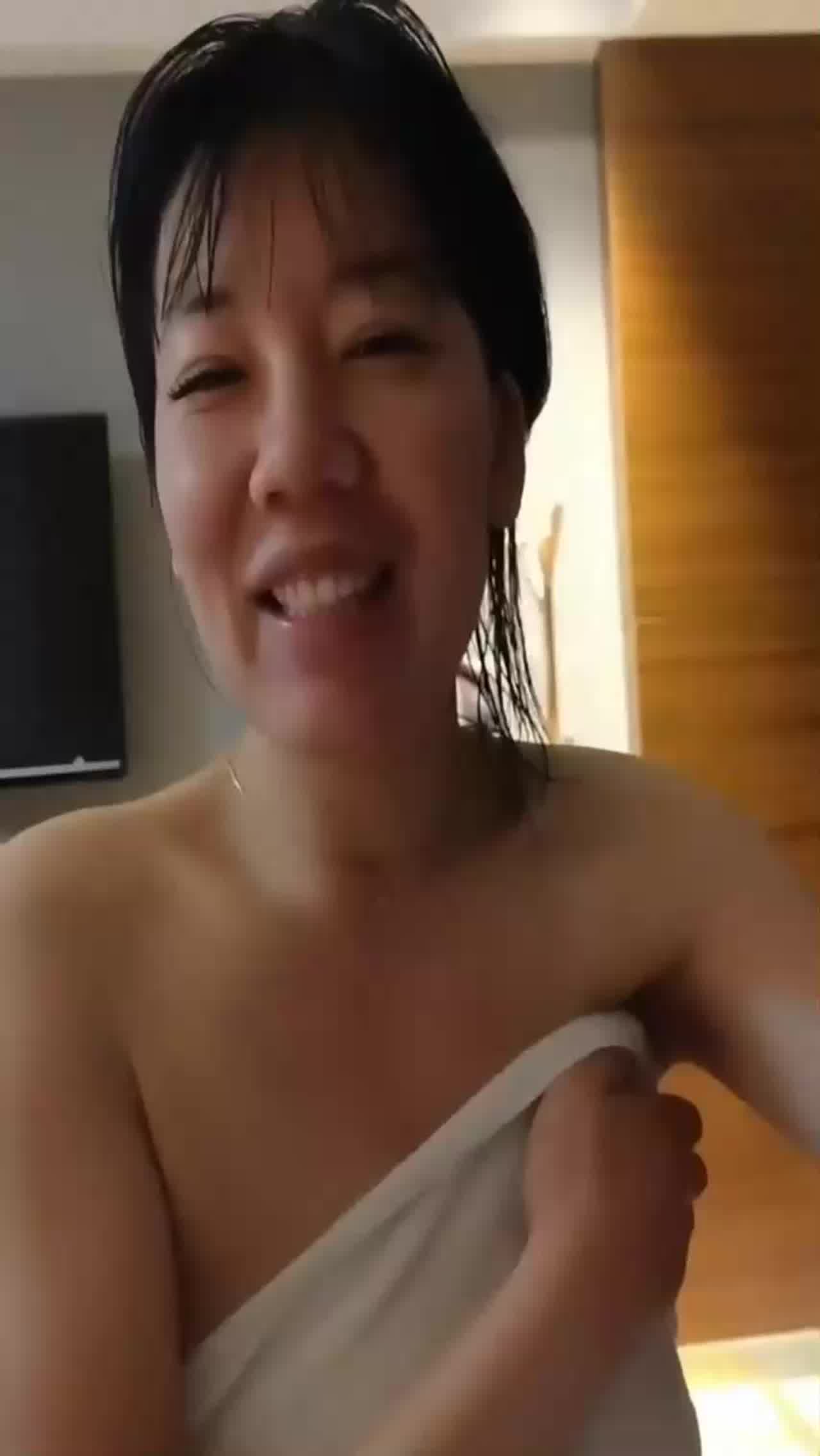  微信群里认识的少妇，非常的性饥渴，差点被他_吸_死，最后的蜘蛛侠很带劲 的剧照4