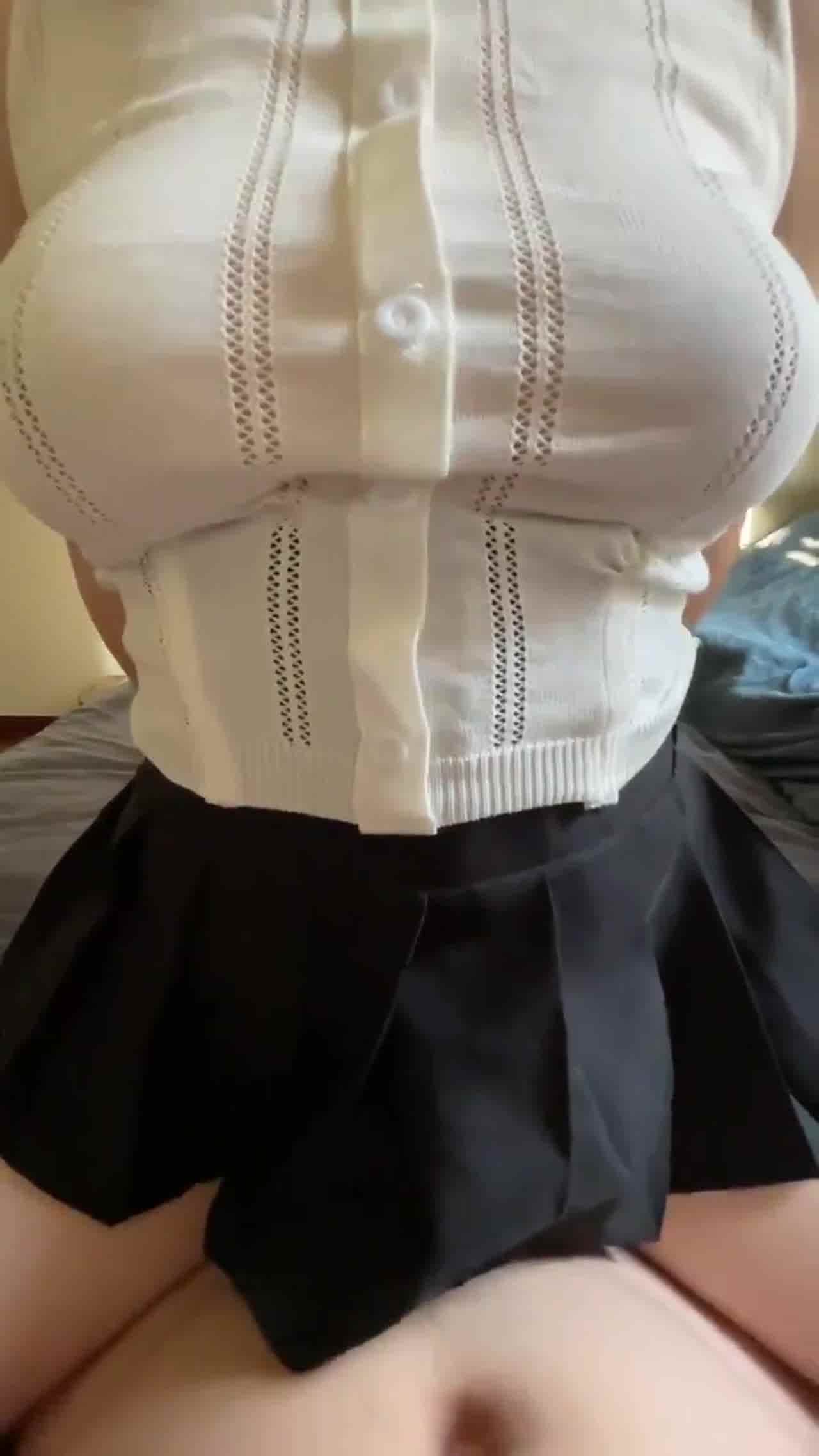  摸阿摸阿大大大勒勒 的剧照8