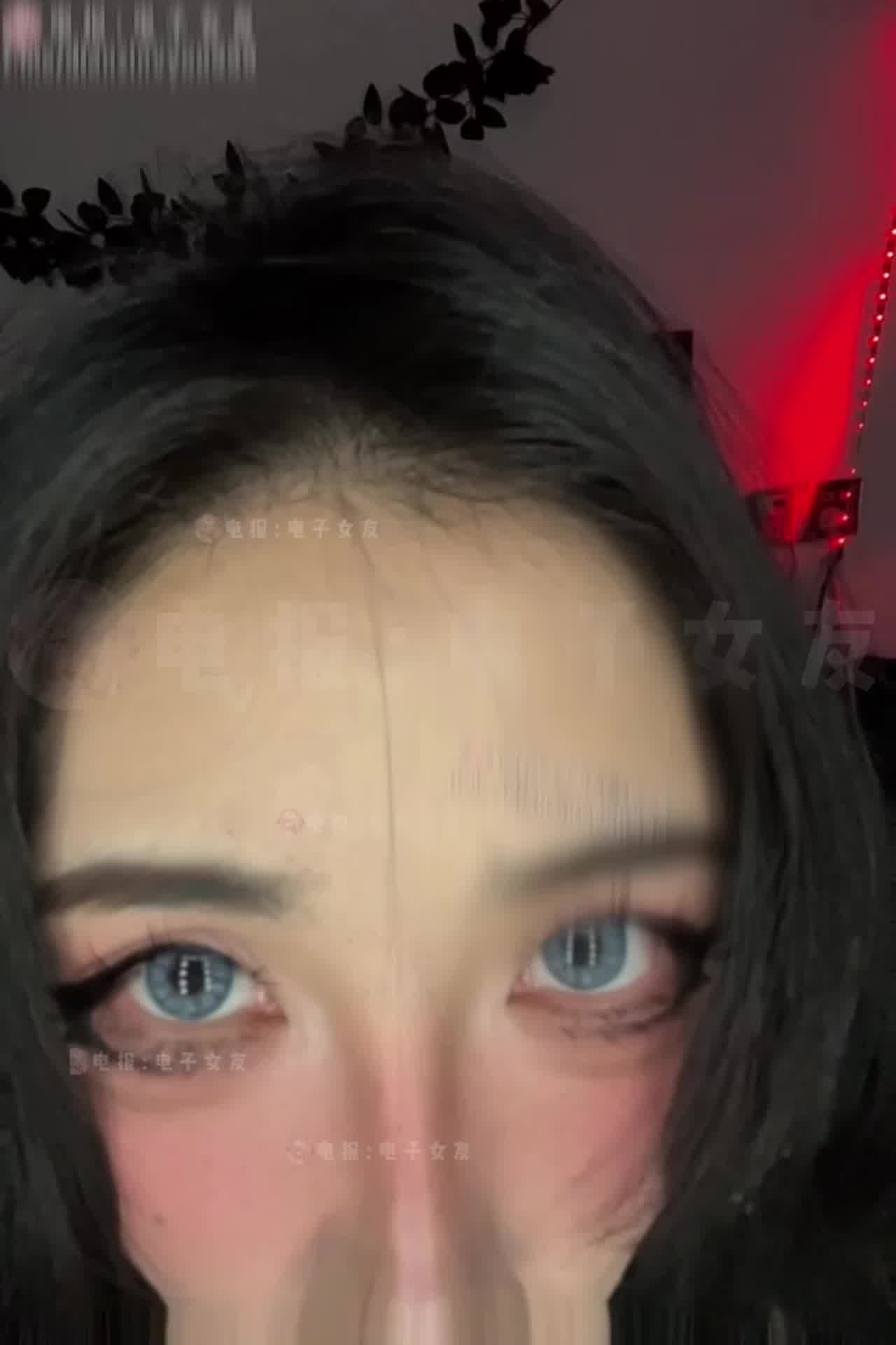  魅魔来袭！自拍取精 的剧照3