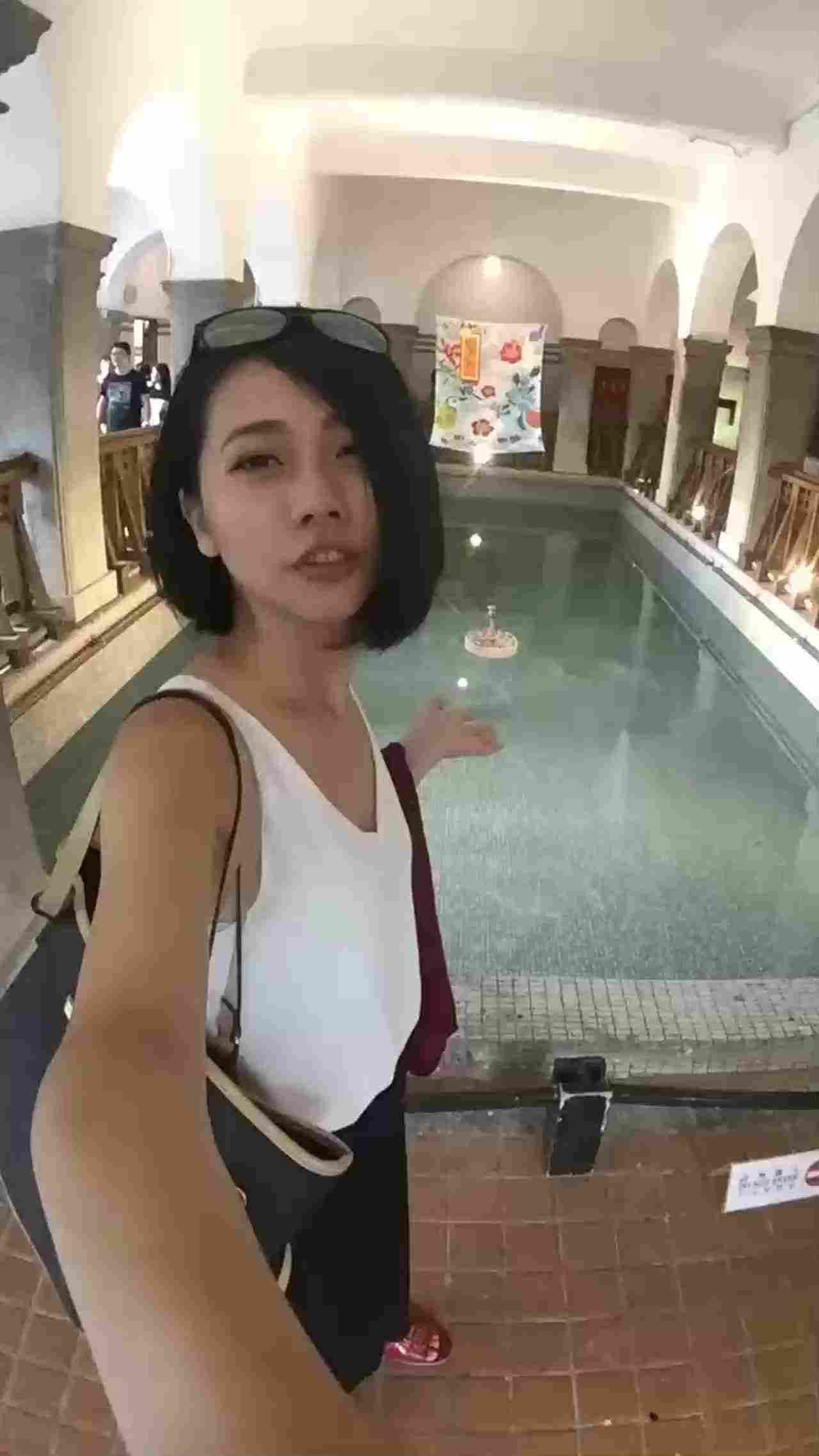  【叼着避孕套的小母狗】超骚大堂经理[小瑜]穿着工作服戴着肛塞卫生间拉出来舔一舔绝绝子 的剧照8