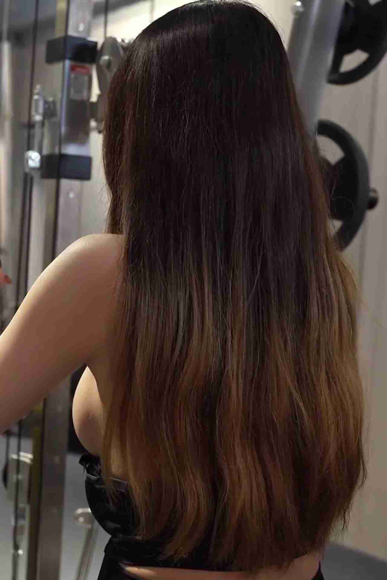  Onlyfans 跟着一元去健身 鸡巴硬起来 的剧照2