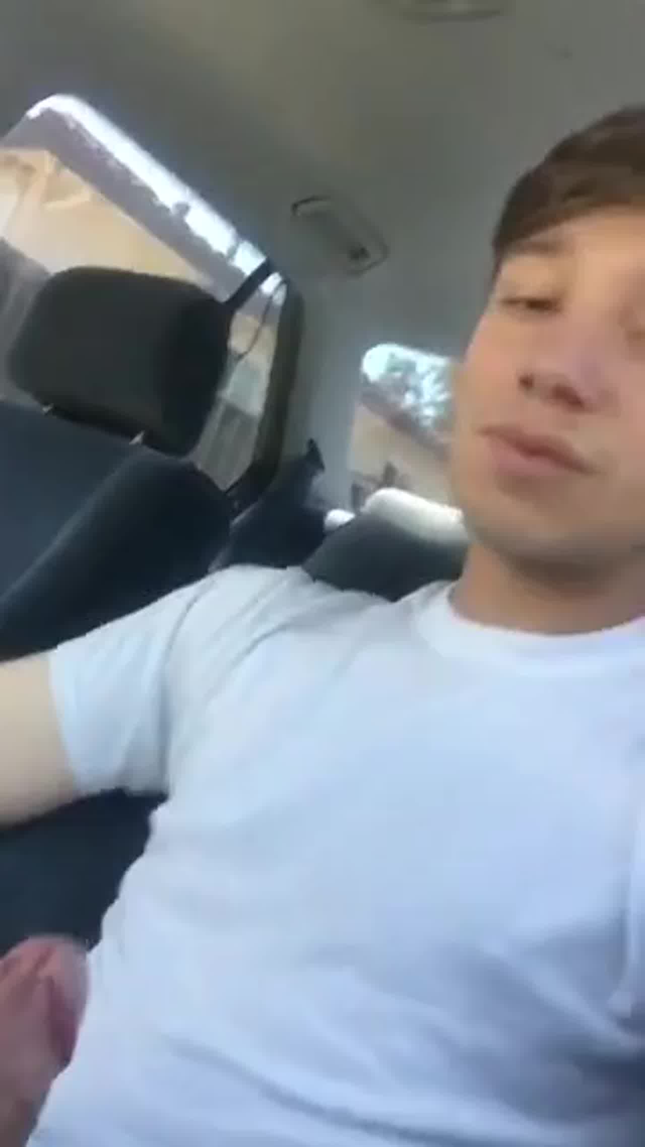  大学门口上车的妹子很卖力 的剧照5