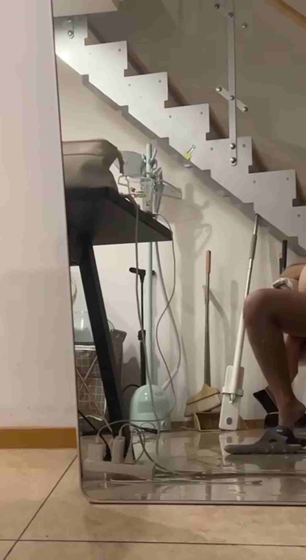  对镜做爱女上 的剧照6