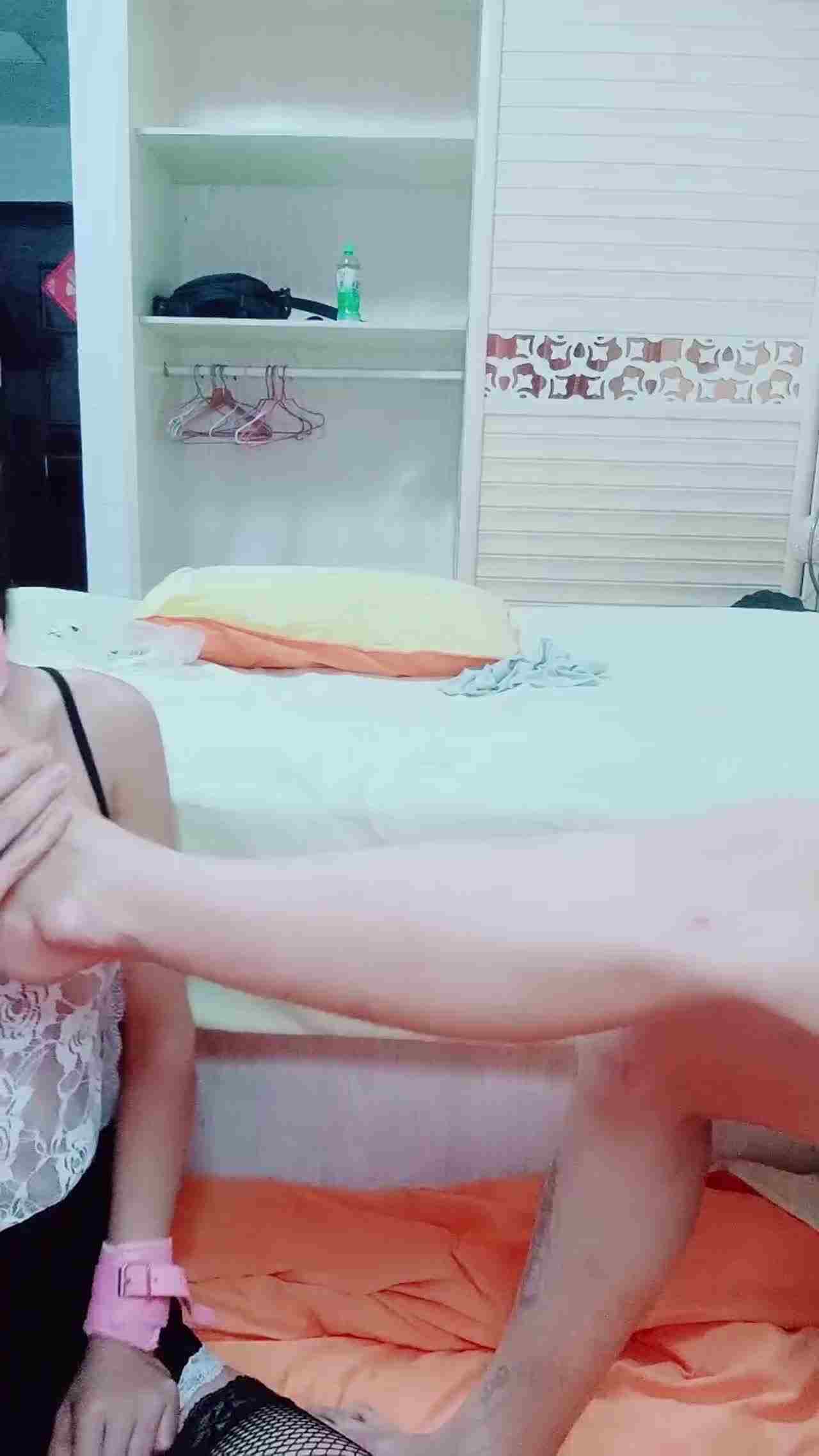  家中有之高颜质小奶母狗每天帮鸡巴保暖舒服 的剧照5