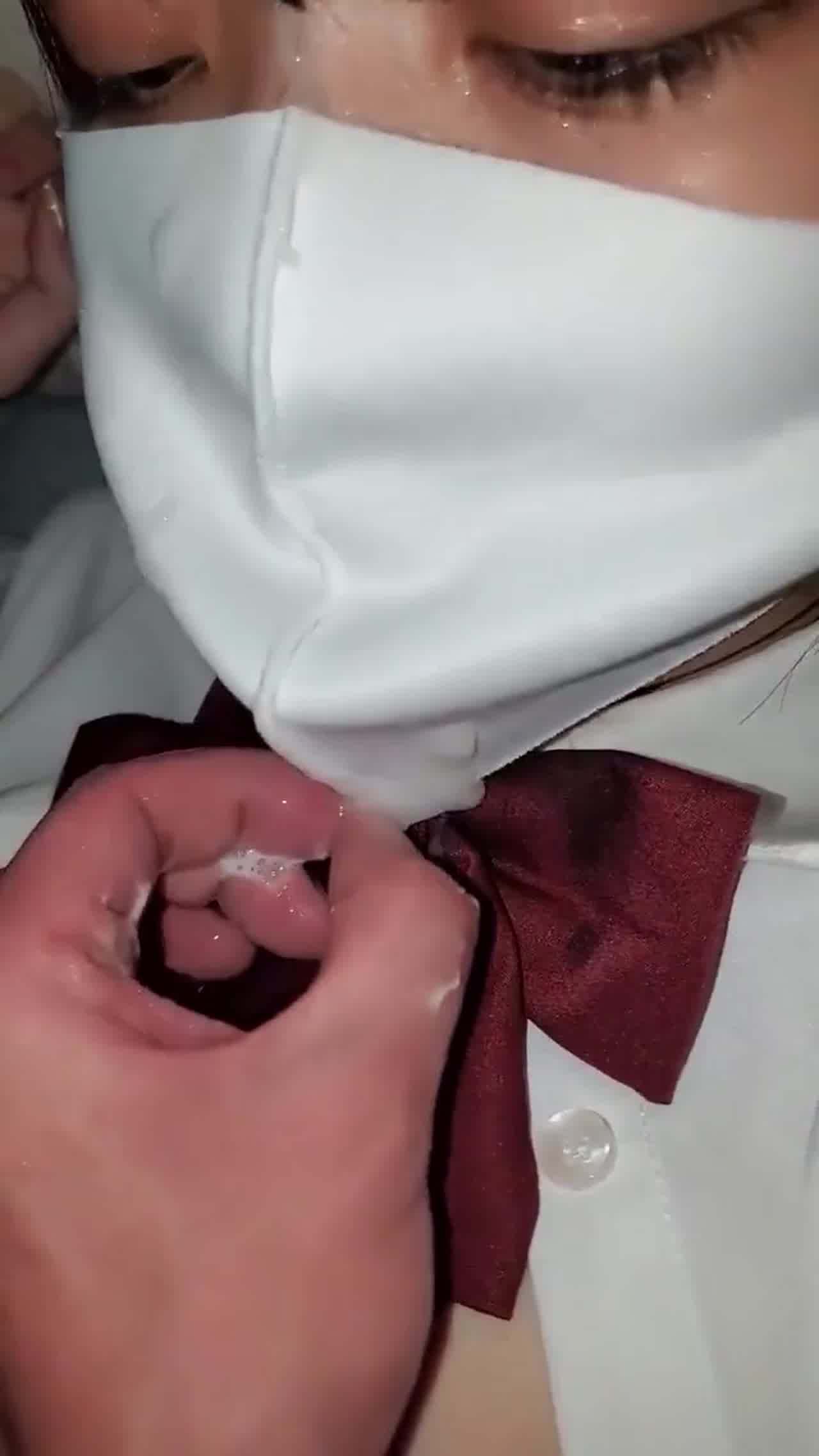  颜射清纯大学女友 的剧照3