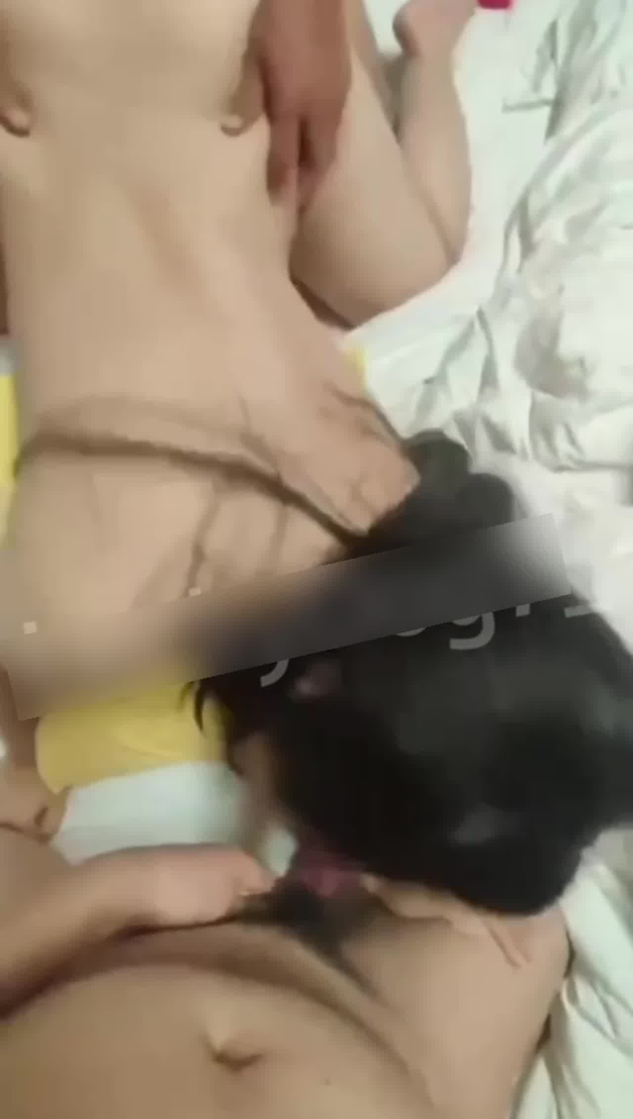  3p享受朋友老婆的快乐 的剧照5