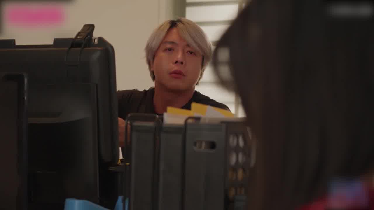  皇家华人 尤莉 解隔离后与爱慕的INS网红意外邂逅SEX 的剧照8