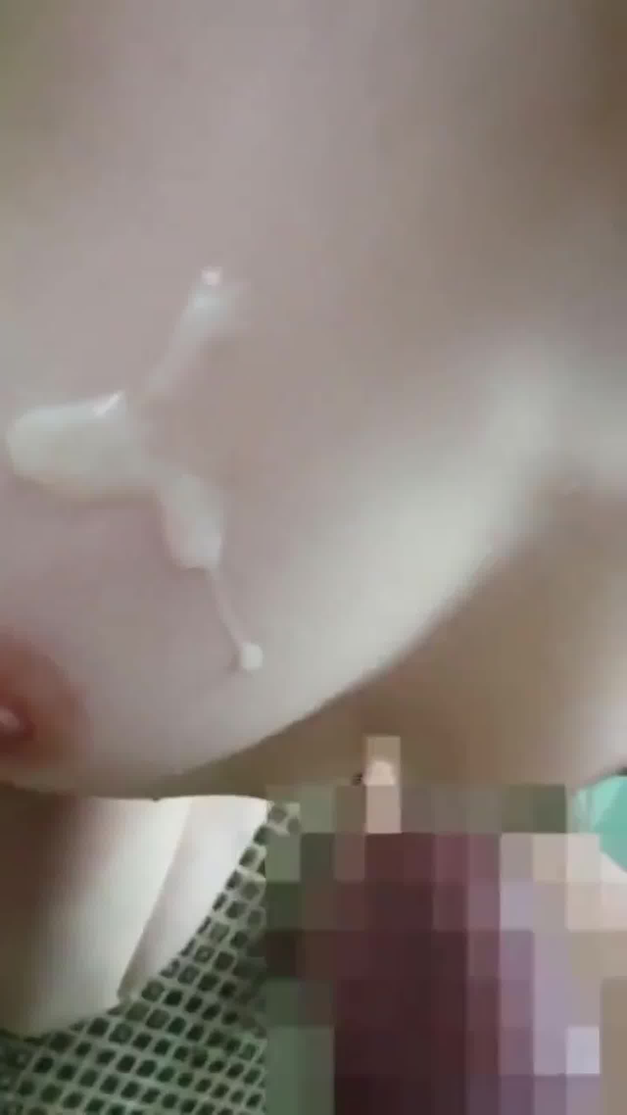  家里小妹身材太好 我忍不住在浴室跟他爱爱 的剧照9