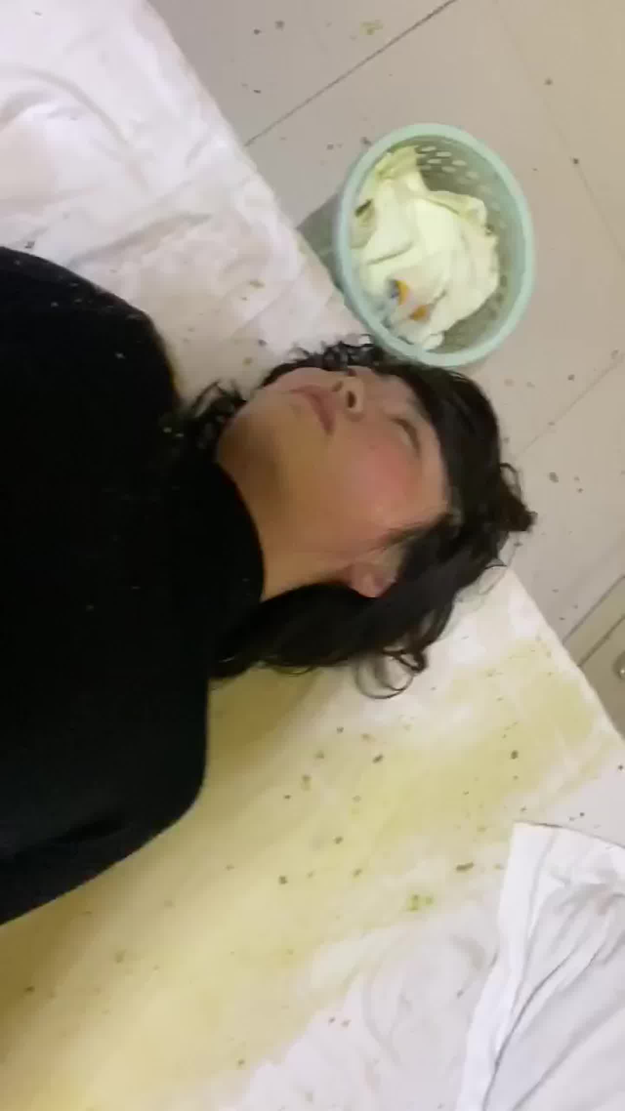  真实迷奸，妹妹喝醉酒被捡尸2 的剧照8