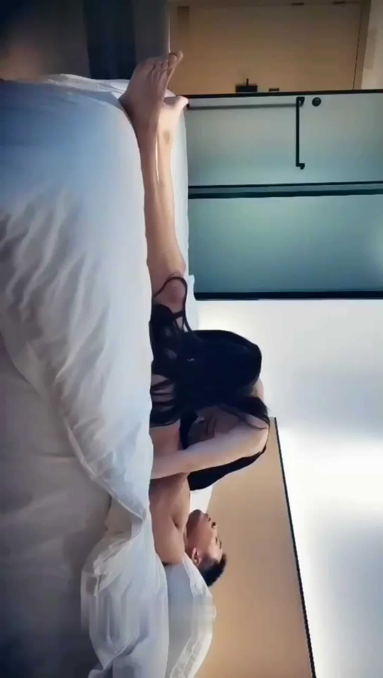  乖巧小姐姐，身材太好了，奶大3 的剧照1