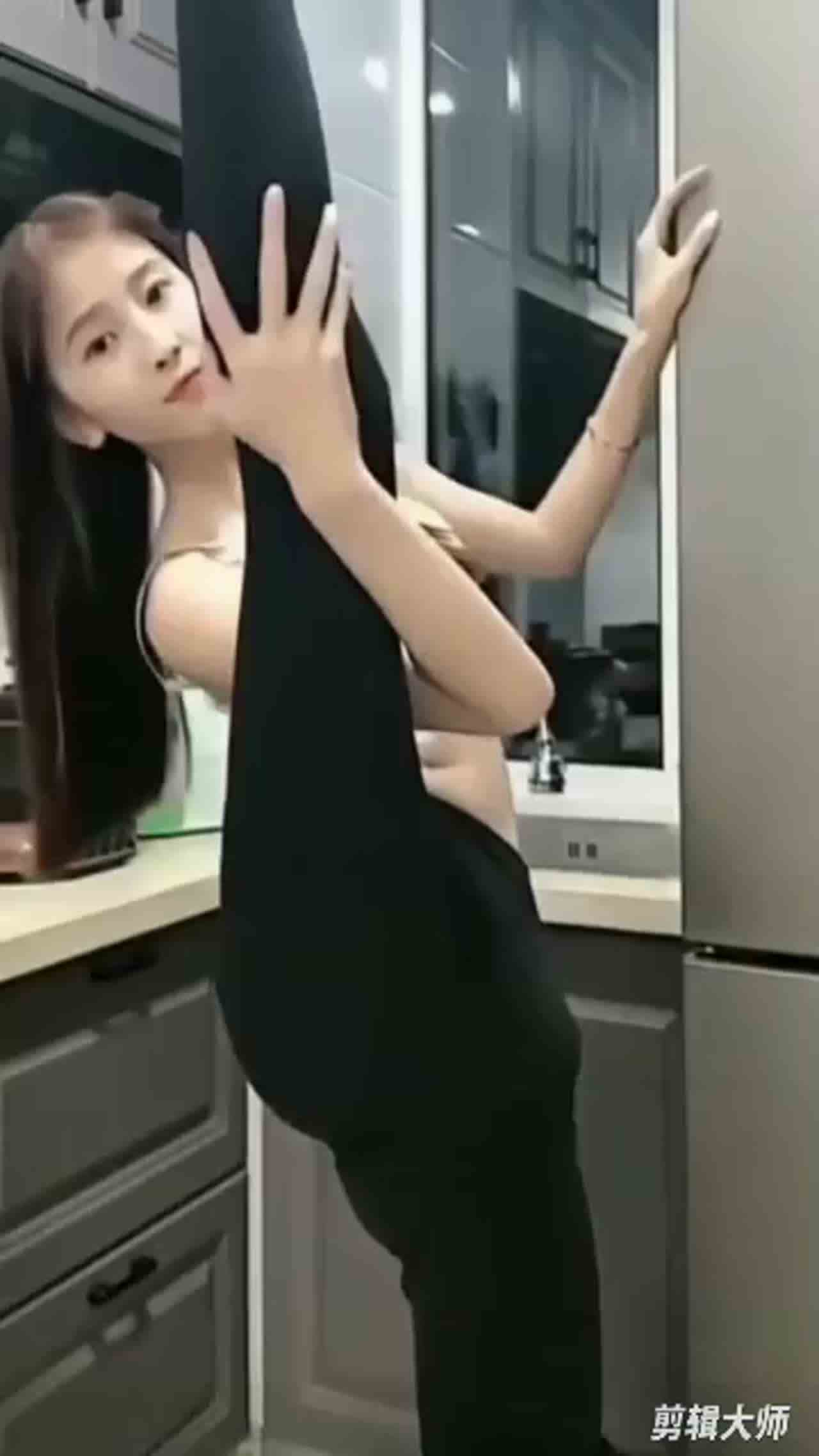  可爱芭蕾舞者的极致柔软度 的剧照2