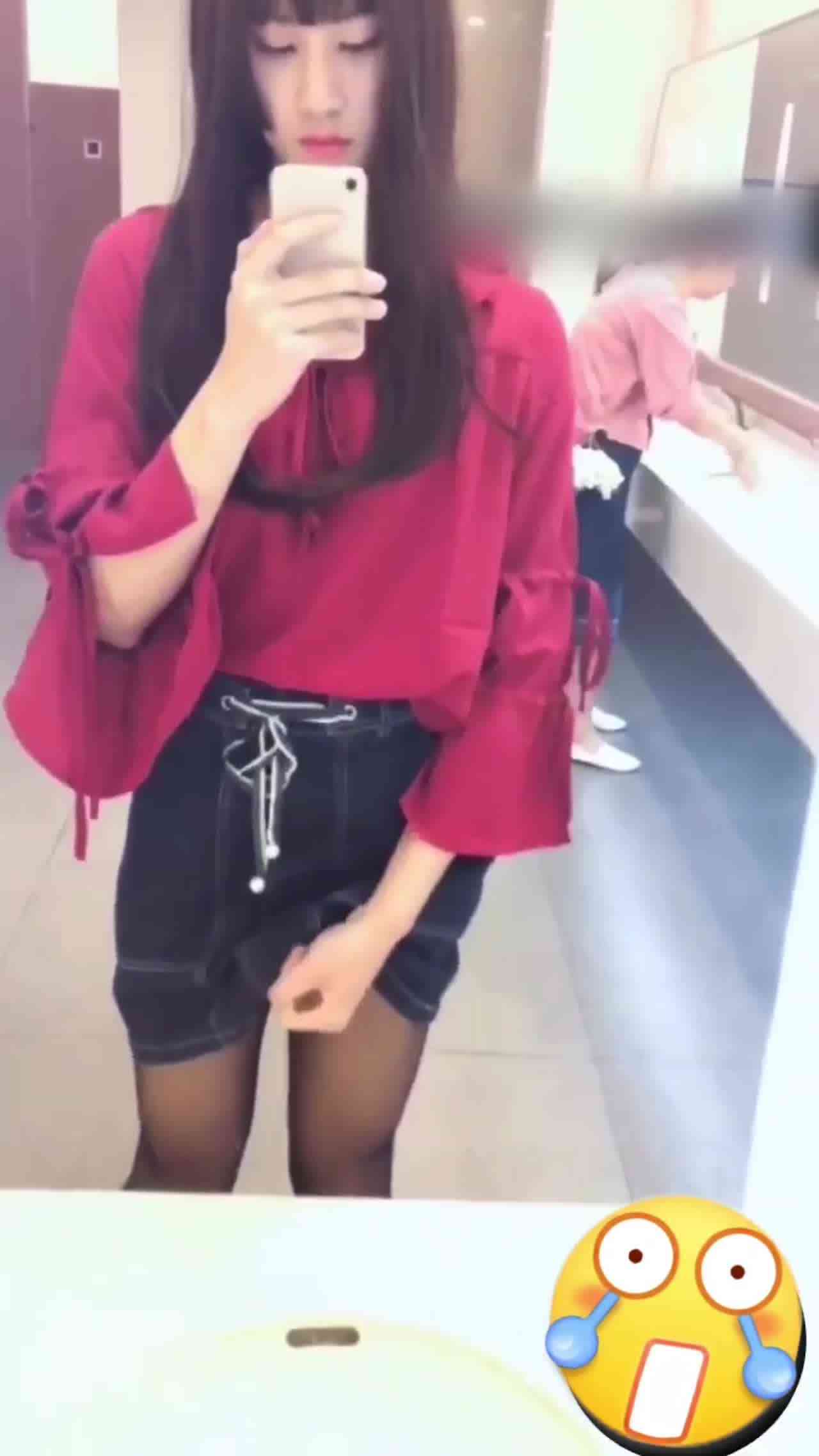  可爱伪娘露出那大根 吓死了 的剧照1